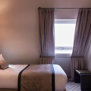Hotel La Des Ternes, París