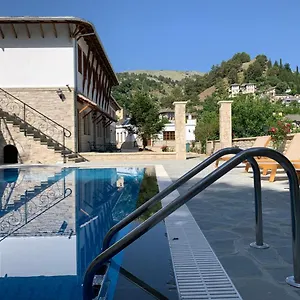 Rose Garden מלון Gjirokastër